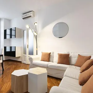 Charming San Babila Apt. Italie